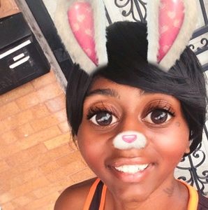 Meet your Posher, Nia